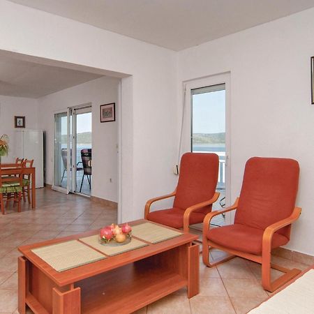 2 Bedroom Awesome Apartment In Drvenik Veliki Екстер'єр фото