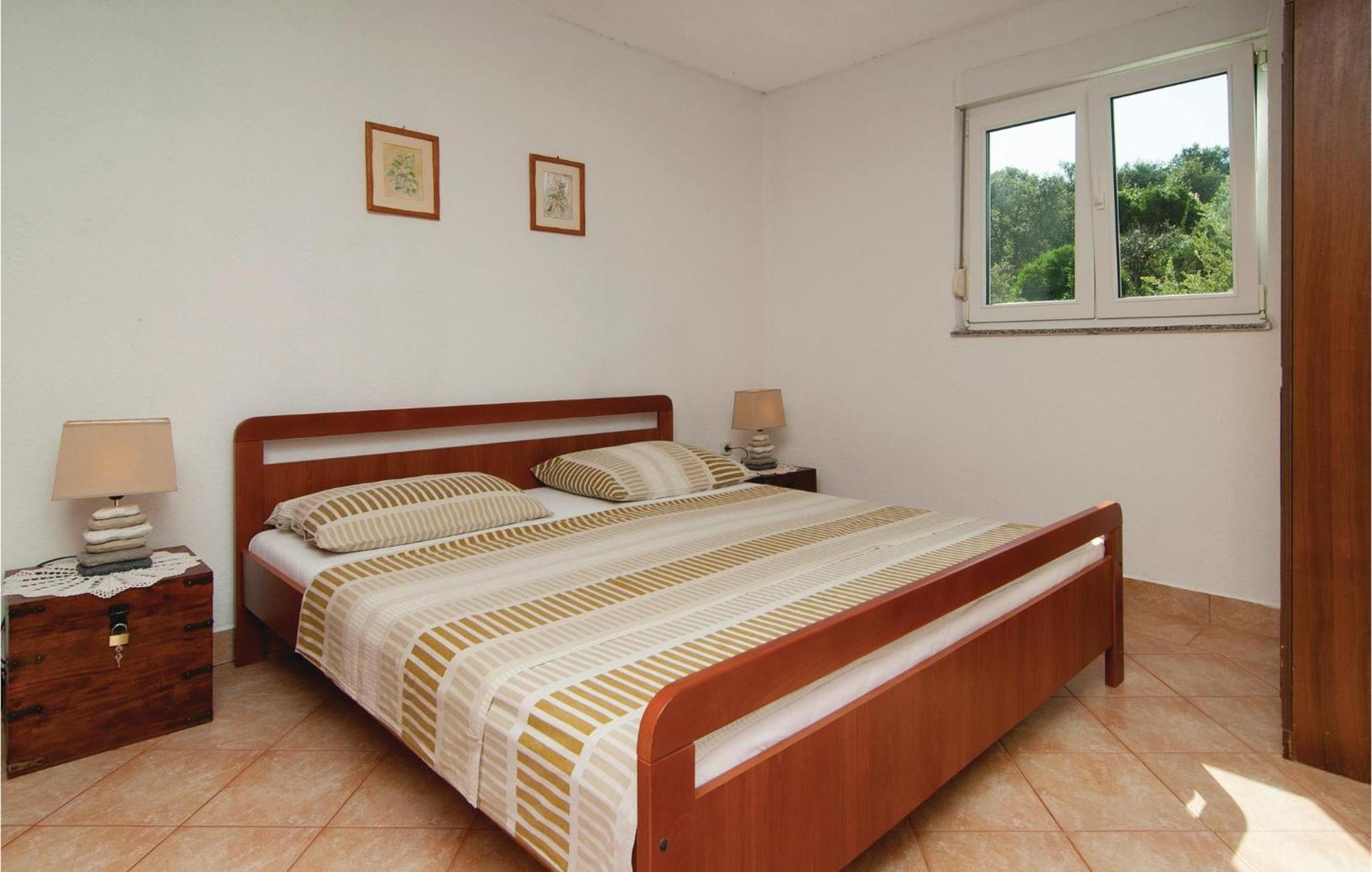2 Bedroom Awesome Apartment In Drvenik Veliki Екстер'єр фото